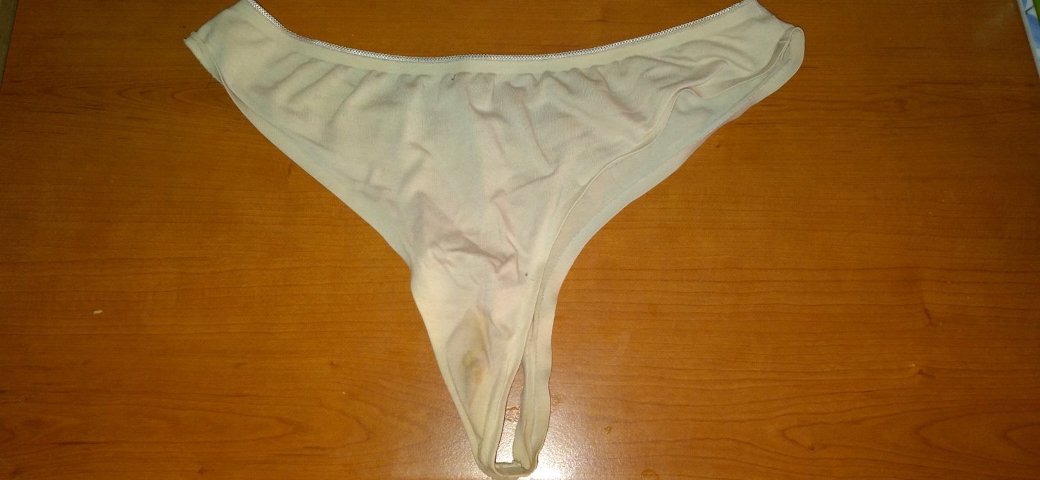 Aporte de un seguidor-su prima de 19 y nos muestra su tanga como las deja uff! Qe rico debe oler๐คค๐ #KUwTwZX3