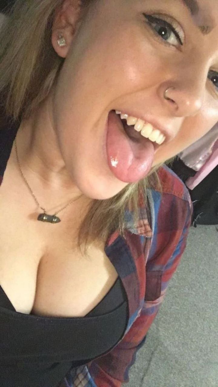 Pretty blonde with top notch head game #TcVCwEOk