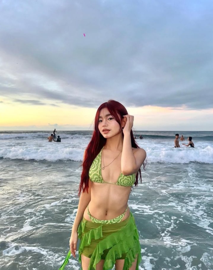 Cute petite Filipina /\n63La |\/|@LLâR! loves being fckkked by a BBC she only met at the beach🍆💦 #2G5fHmo2