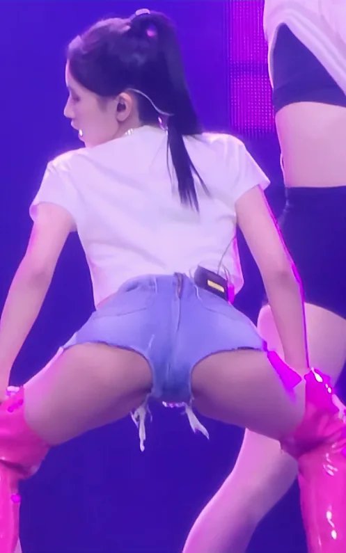 Kpop and cock is cuming #UUsIKK7O