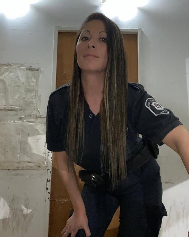 Policía argentina Milf Tetona #AKceVbGI
