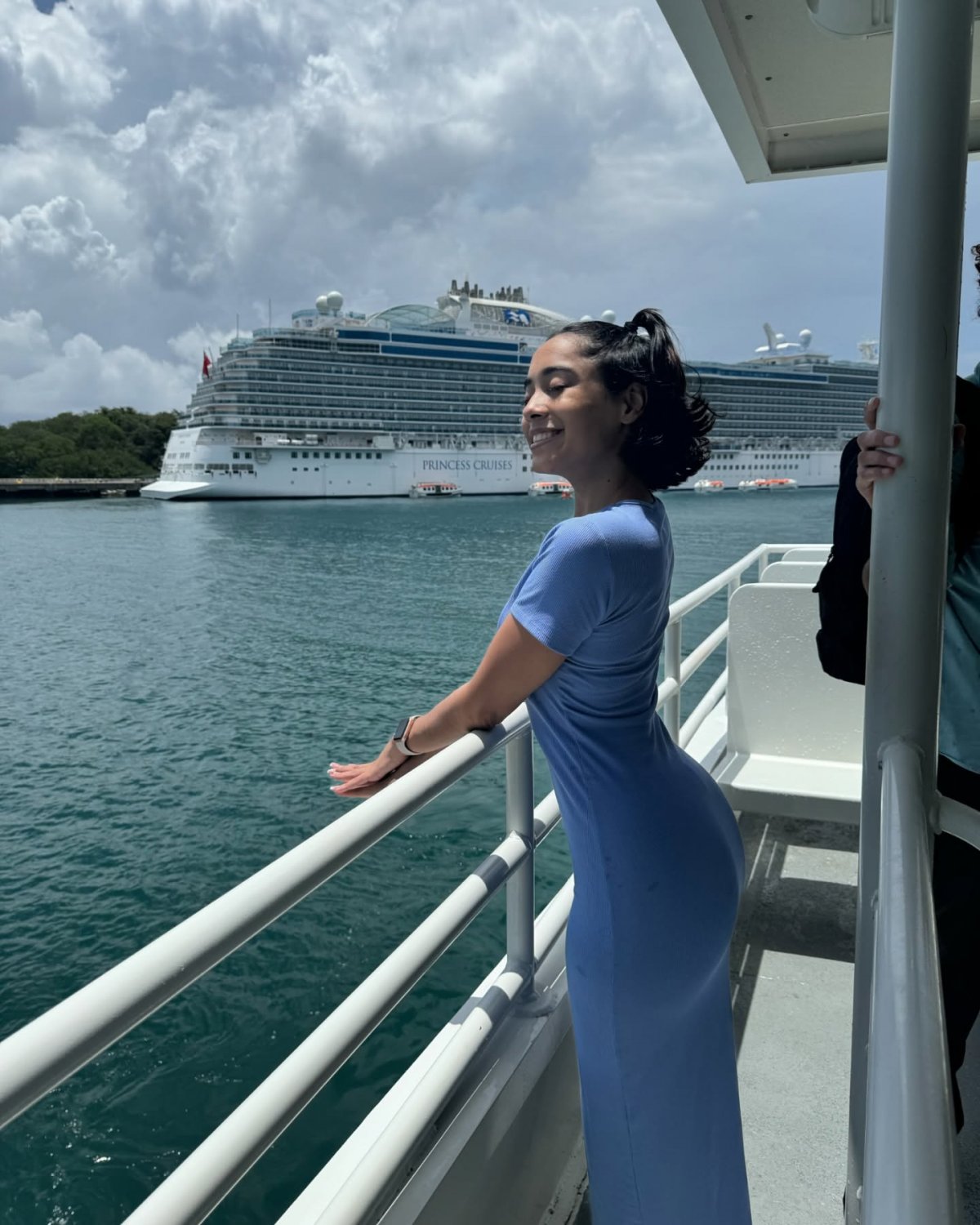 petite latina #HfLEVTwp